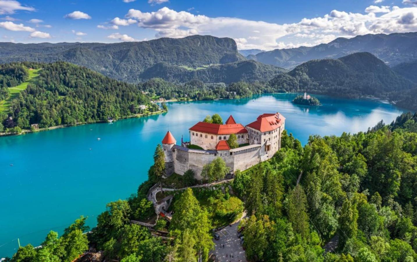 Riverdance With Mountain View, Garden And Private Parking Bled