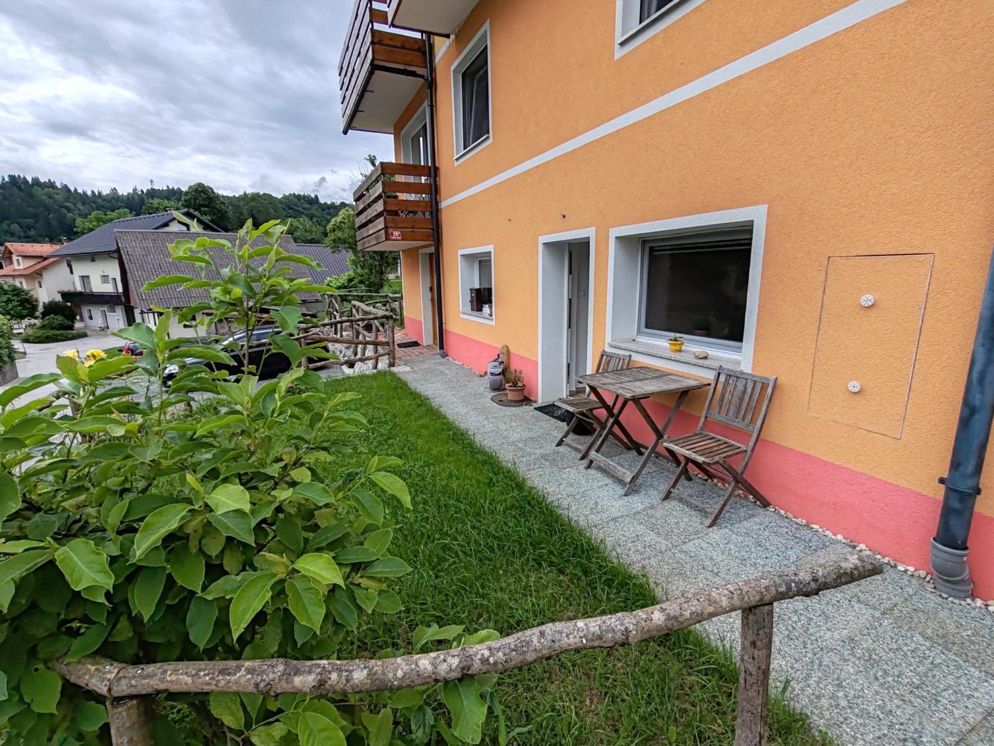 Riverdance With Mountain View, Garden And Private Parking Apartman