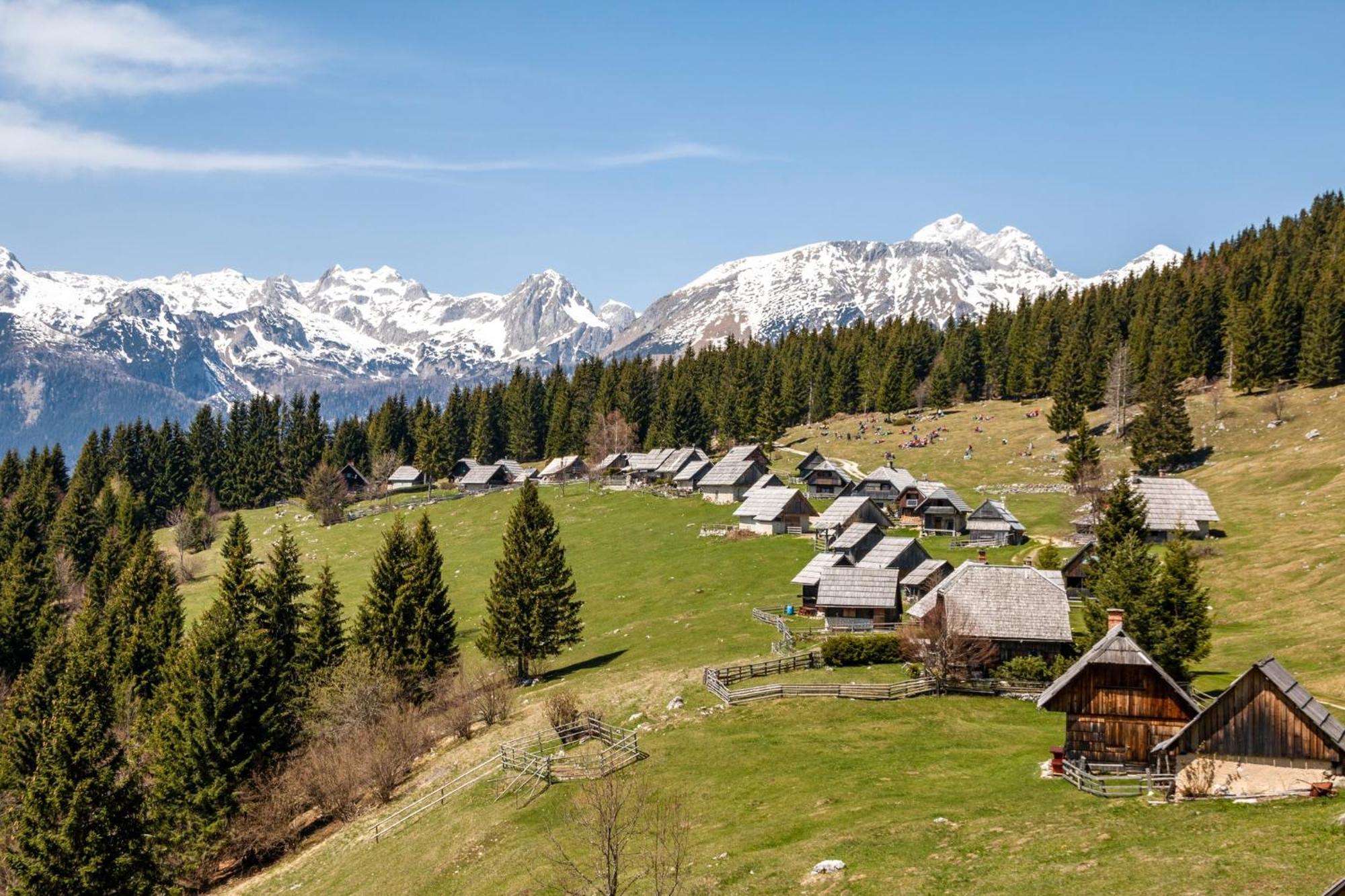 Riverdance With Mountain View, Garden And Private Parking Apartman *